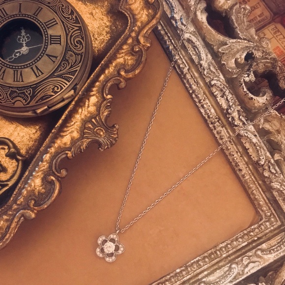 KATE SPADE • Silver Stencil Scalloped Necklace - Picture 6 of 6